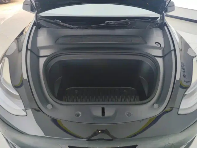 Tesla Model Y — Фото автомобиля 10
