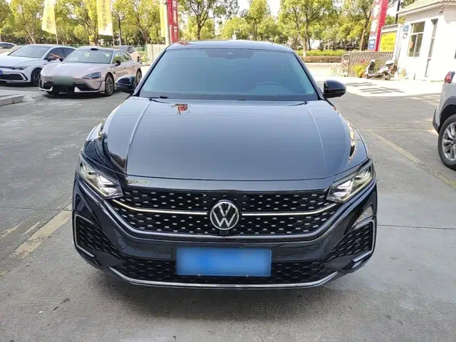 Volkswagen Passat — Фото автомобиля 2