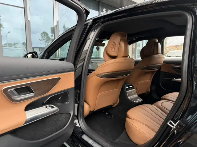 Mercedes-Benz E-Class — Фото автомобиля 8