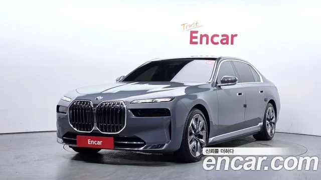 Фотография автомобиля — BMW i7 G70