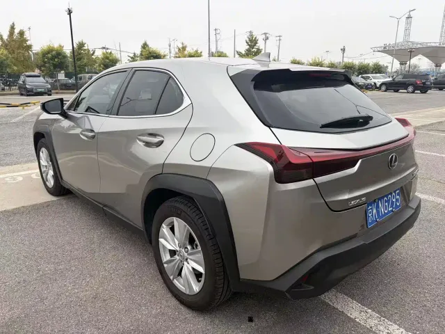Lexus UX — Фото автомобиля 6