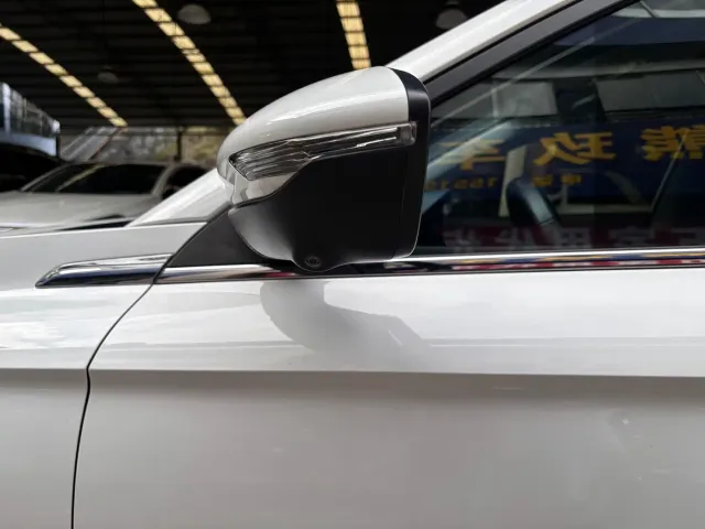 Geely Emgrand — Фото автомобиля 5