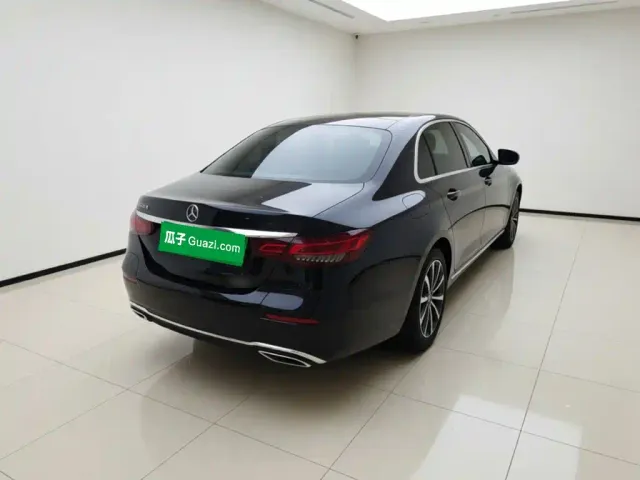 Mercedes-Benz E-Class — Фото автомобиля 6