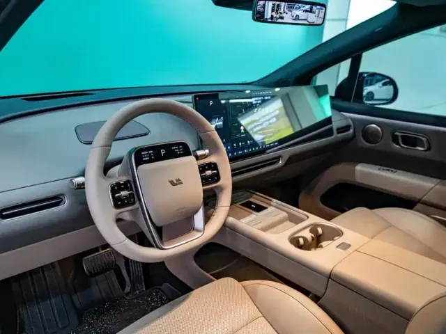 Li Auto Li Auto i6 2025 2WD Base Model — Фото автомобиля 13