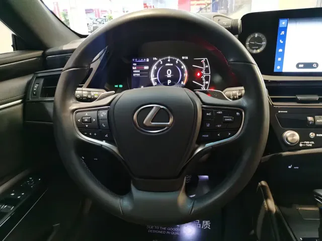 Lexus ES — Фото автомобиля 6