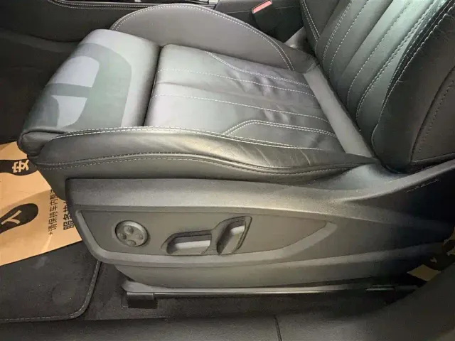 Audi Q5L — Фото автомобиля 11
