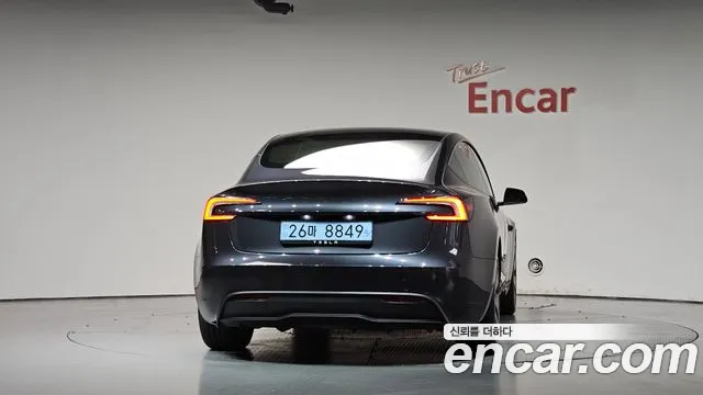 Tesla Model 3 — Фото автомобиля 4