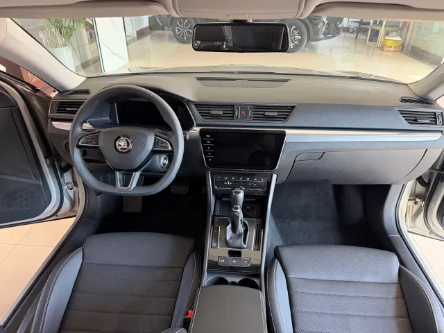 Skoda Superb — Фото автомобиля 20