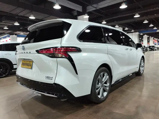 Toyota Sienna — Фото автомобиля 9