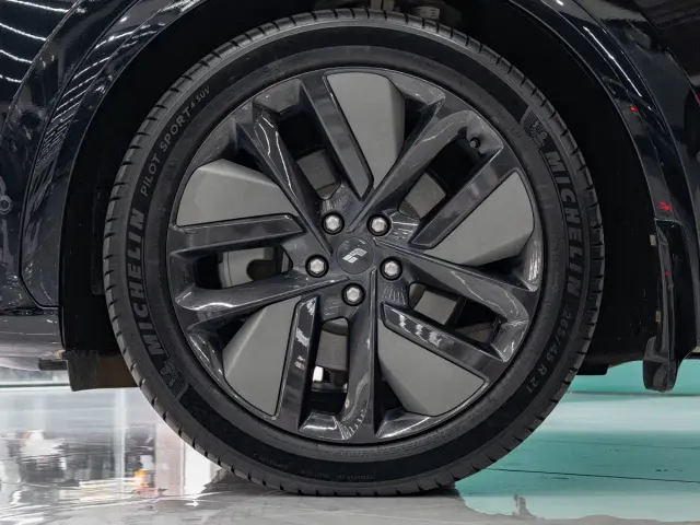 Li Auto L7 — Фото автомобиля 12