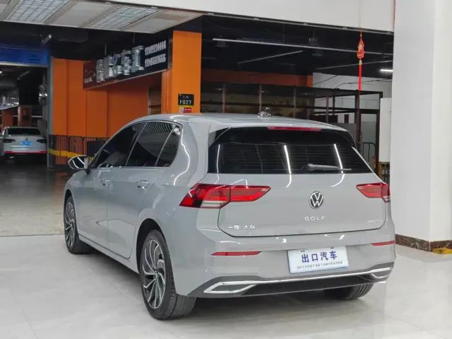 Volkswagen Golf — Фото автомобиля 4