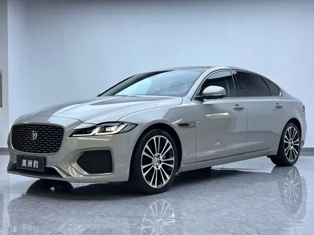 Фотография автомобиля — Jaguar XFL