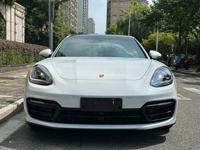 Porsche Panamera — Фото автомобиля 2