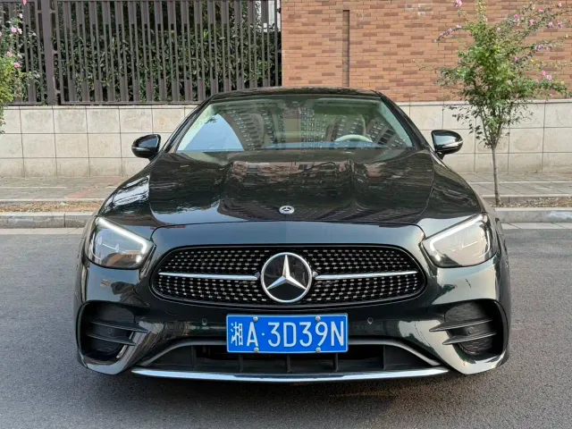 Mercedes-Benz E-Class — Фото автомобиля 2
