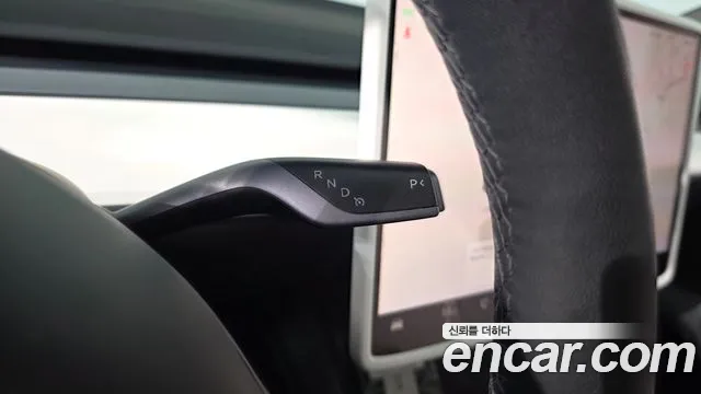 Tesla Model Y — Фото автомобиля 12