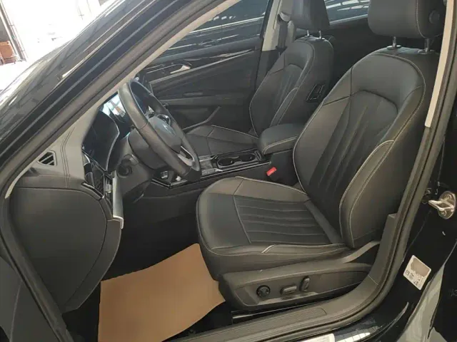 Volkswagen Passat — Фото автомобиля 14
