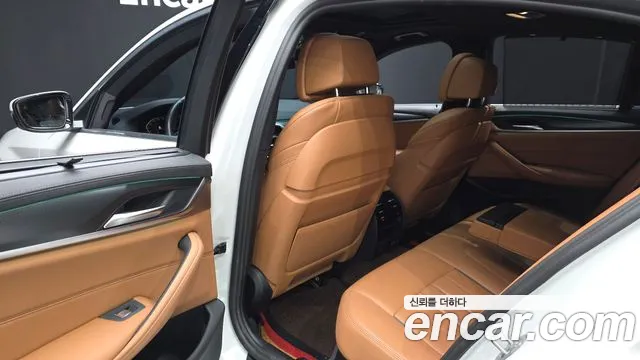 BMW 5 Series G30 — Фото автомобиля 26