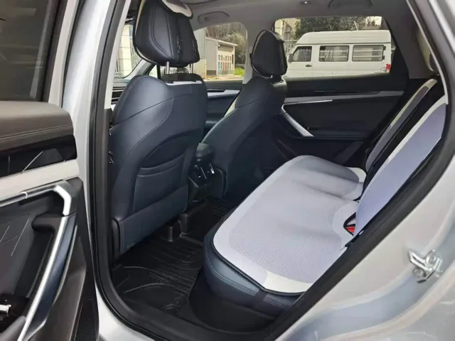 Geely Boyue L — Фото автомобиля 5