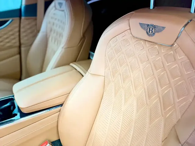 Bentley Flying Spur Plug-in Hybrid 2022 2.9T V6 Hybrid — Фото автомобиля 15