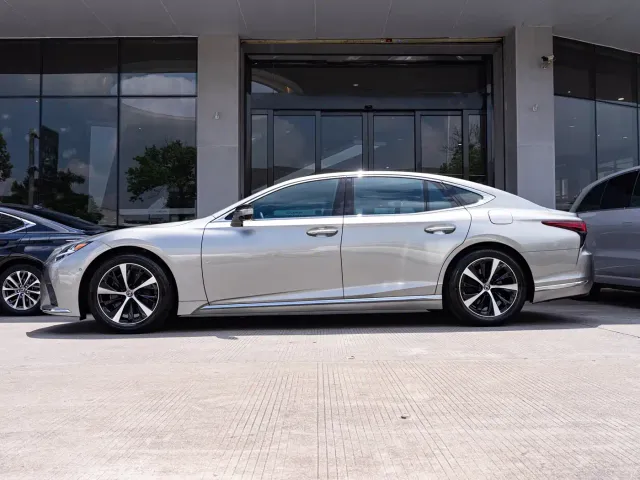 Lexus LS — Фото автомобиля 4