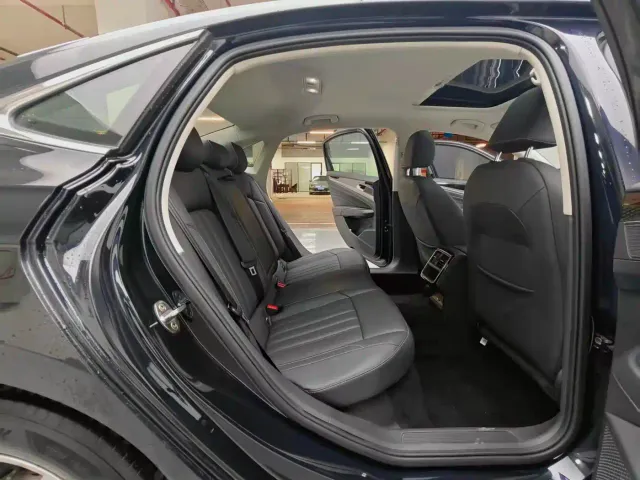 Volkswagen Passat — Фото автомобиля 11