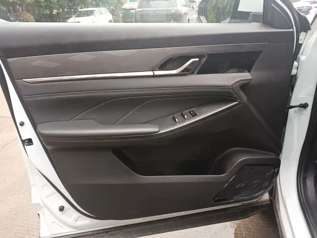 Dongfeng Fengshen L7 — Фото автомобиля 10