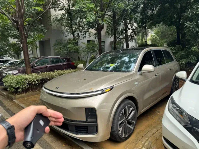 Li Auto L9 — Фото автомобиля 2
