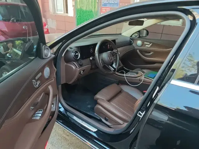 Mercedes-Benz E-Class — Фото автомобиля 17