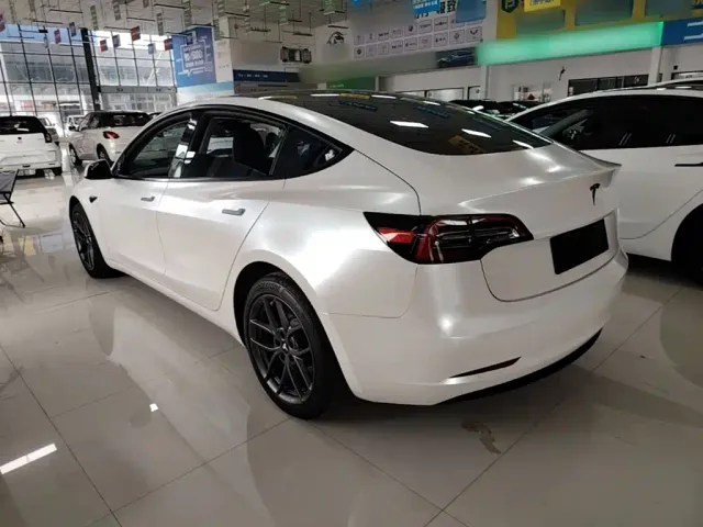 Tesla Model 3 — Фото автомобиля 4