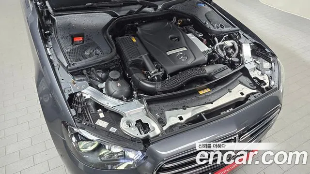 Mercedes-Benz E-Class — Фото автомобиля 5