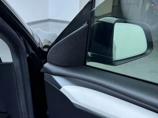 Tesla Model Y — Фото автомобиля 9