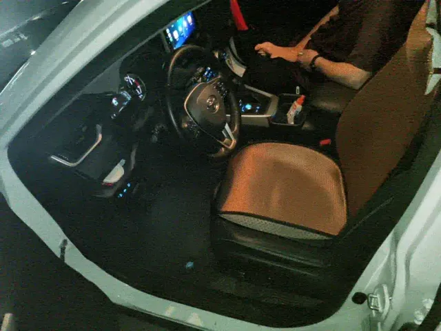 Toyota RAV4 — Фото автомобиля 13