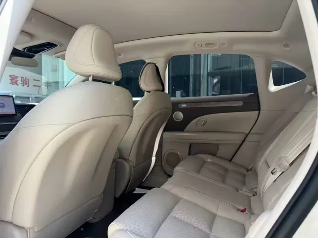 IM Motors LS6 — Фото автомобиля 9