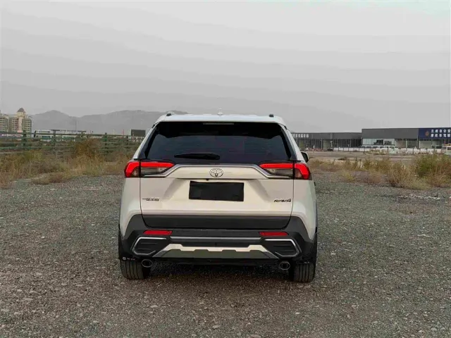 Toyota RAV4 — Фото автомобиля 5