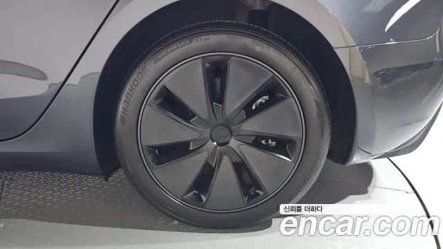 Tesla Model 3 — Фото автомобиля 6
