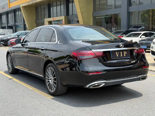 Mercedes-Benz E-Class — Фото автомобиля 7