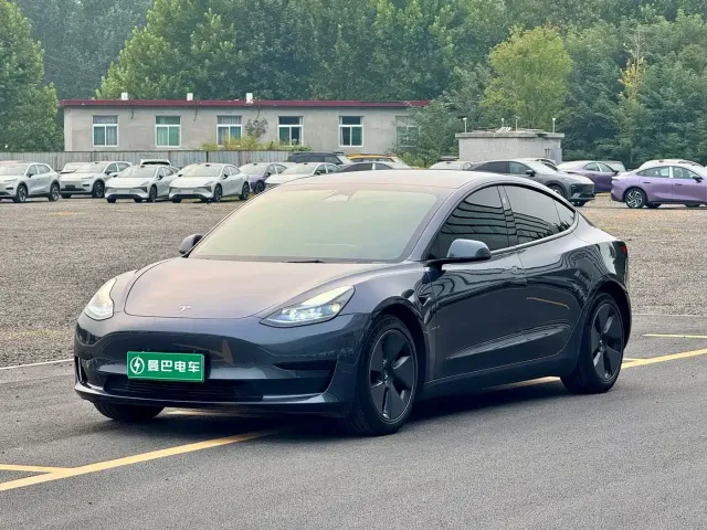 Фотография автомобиля — Tesla Model 3
