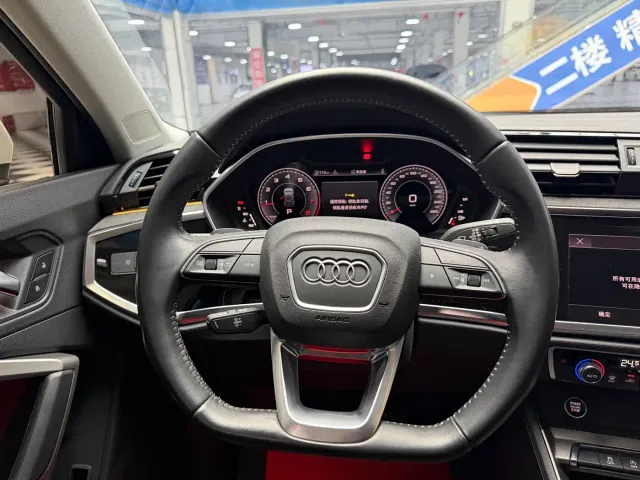 Audi Q3 — Фото автомобиля 14