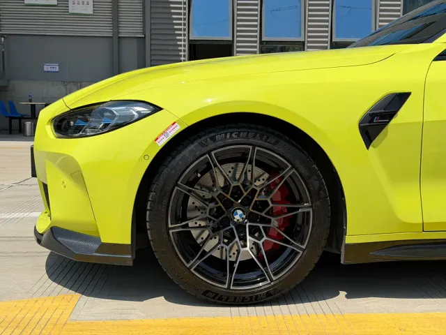 BMW M4 — Фото автомобиля 24