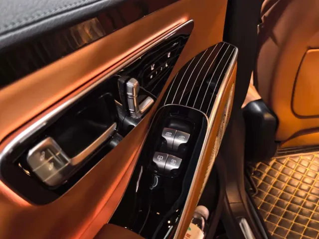 Mercedes-Benz S-Class — Фото автомобиля 3