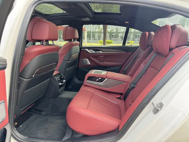 BMW 5 Series — Фото автомобиля 6
