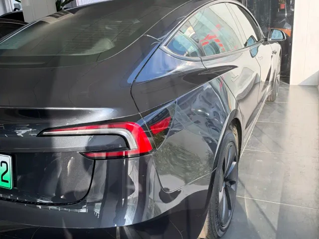 Tesla Model 3 — Фото автомобиля 3