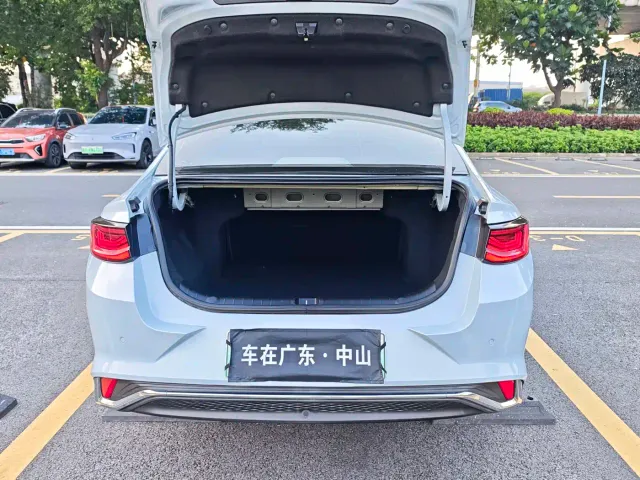 Geely Emgrand L — Фото автомобиля 20