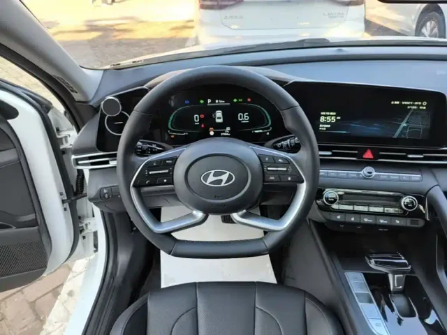 Hyundai Elantra — Фото автомобиля 10