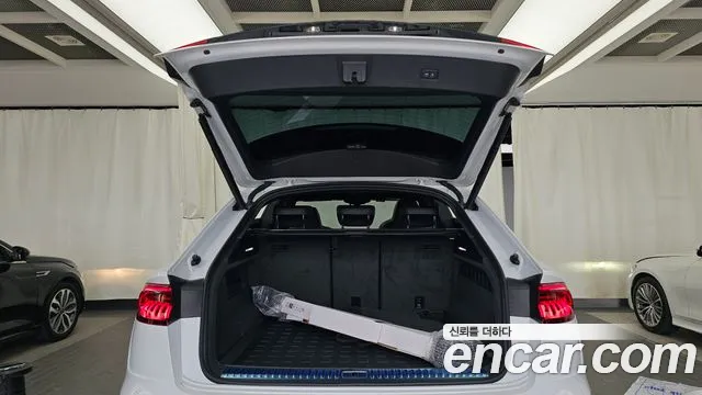 Audi Q8 55 TFSI quattro Premium — Фото автомобиля 20