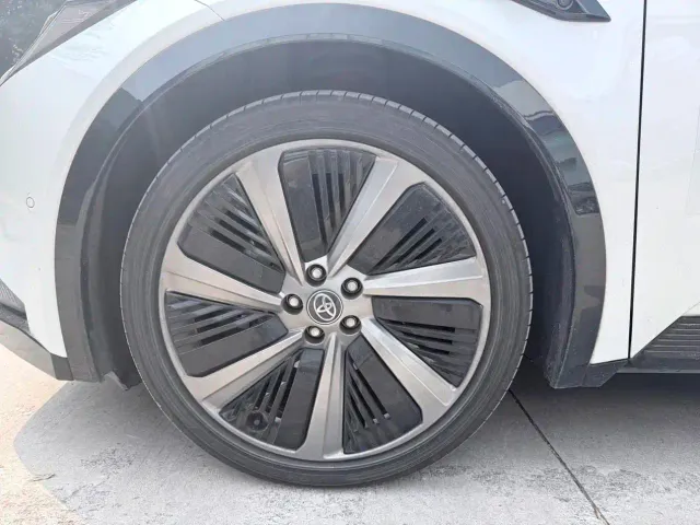 Toyota bZ5 — Фото автомобиля 16