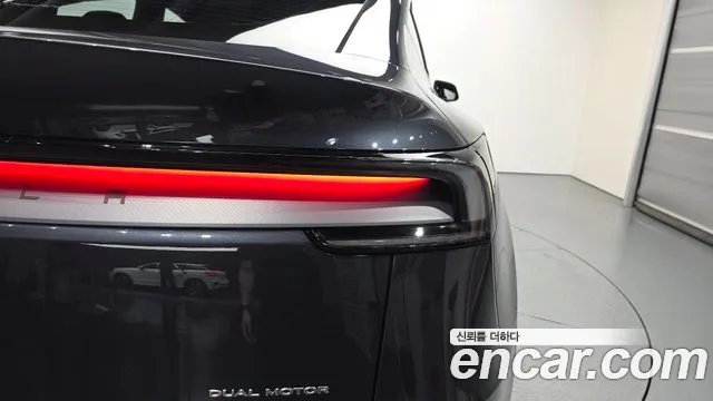 Tesla Model Y — Фото автомобиля 23