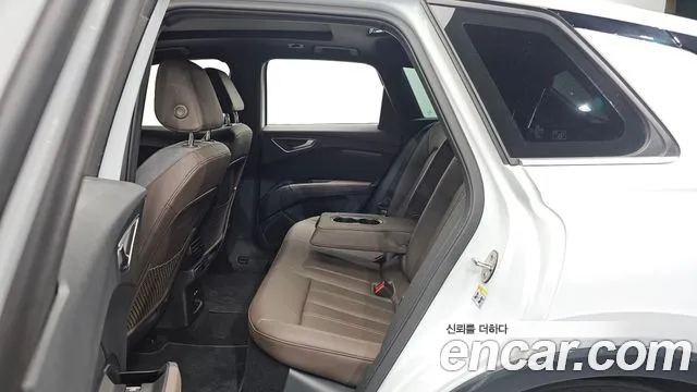 Audi Q4 e-tron — Фото автомобиля 11