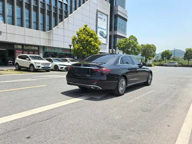 Mercedes-Benz E-Class — Фото автомобиля 5