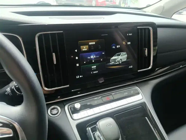 GAC Trumpchi M8 — Фото автомобиля 12